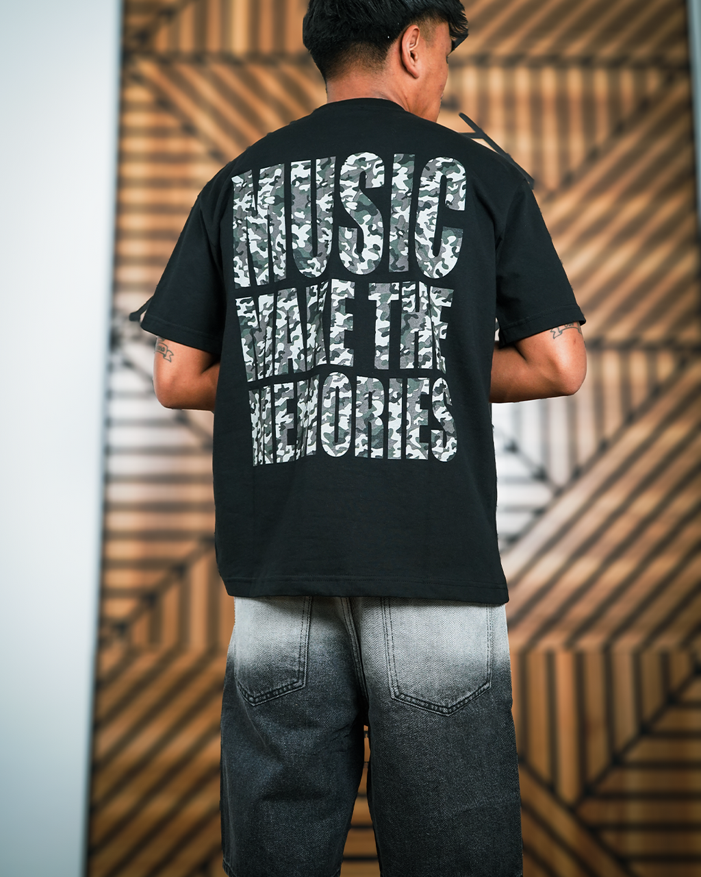 T-Shirt Mimetica "Music Make The Memories" Nera