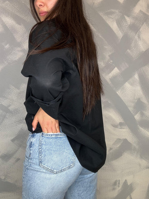 Camicia Athena donna, vista laterale che mostra la vestibilità e il taglio