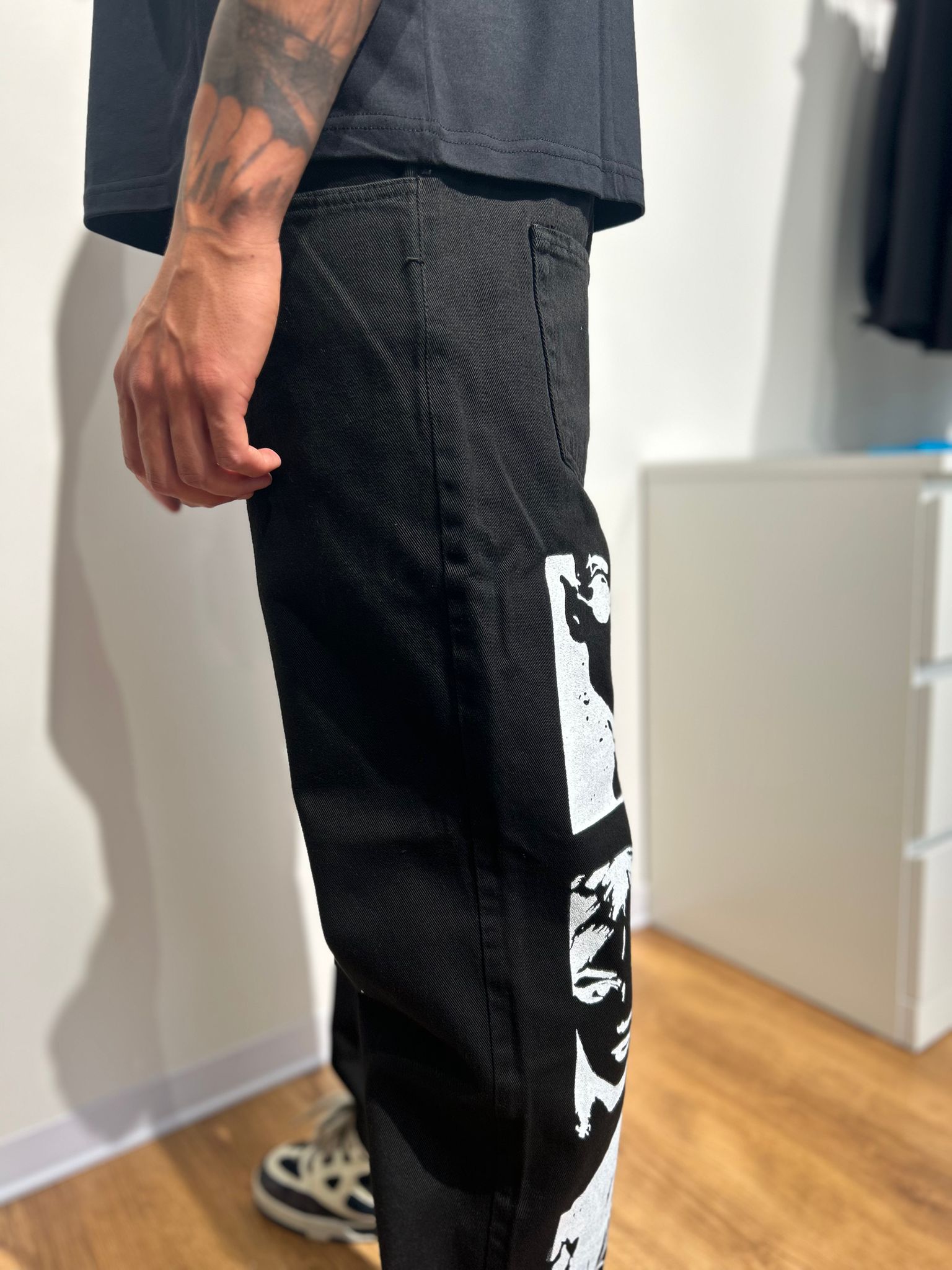 JEANS BLACK FACE