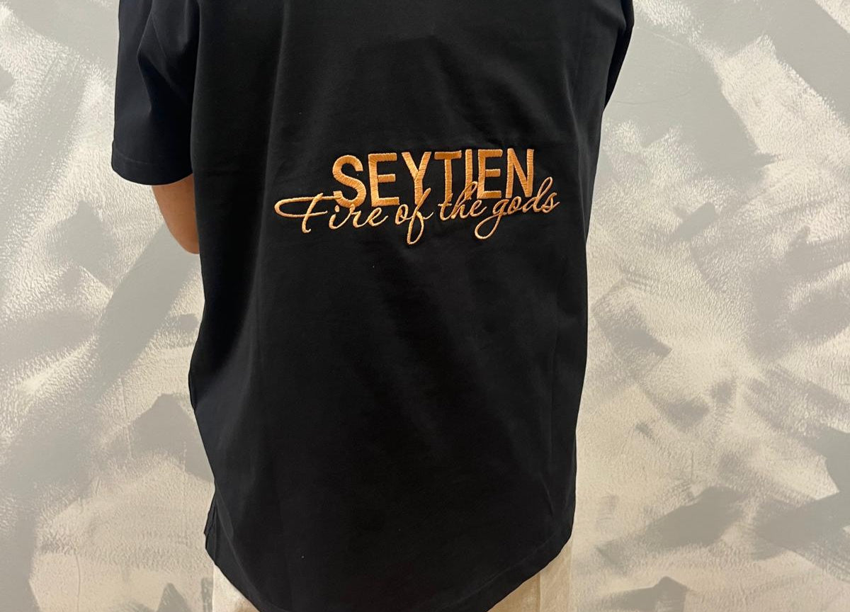 T-SHIRT SEYTIEN  S/S 2025 NERO CON CUCITURA ALBICOCCA