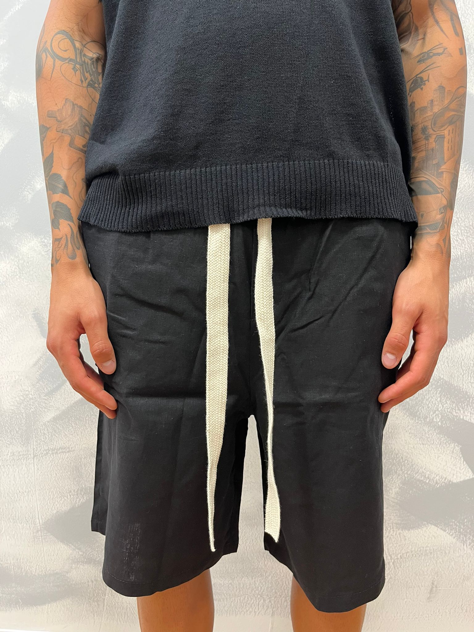 PANTA CORTO IN LINO NERO
