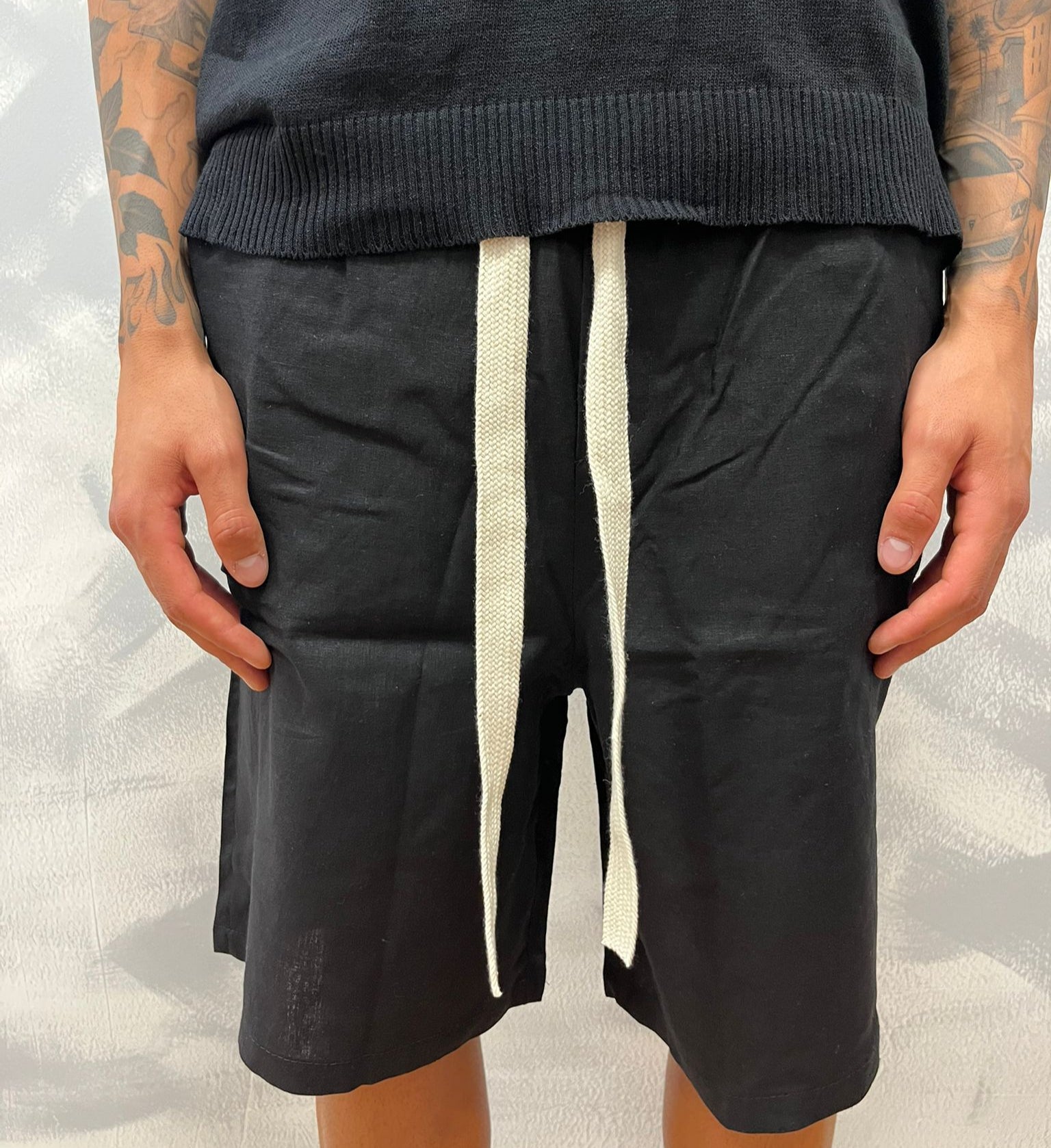 PANTA CORTO IN LINO NERO