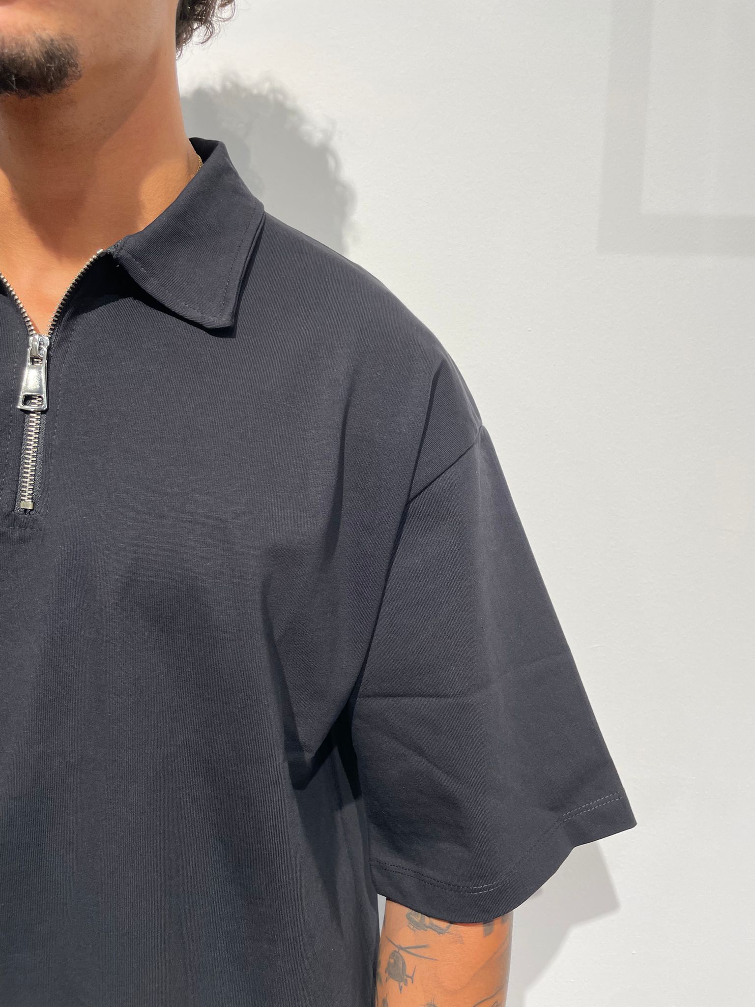 T-SHIRT ZIP NERA