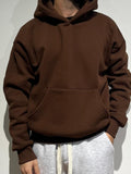 Felpa streetwear marrone con cappuccio e tasca frontale, stile casual uomo